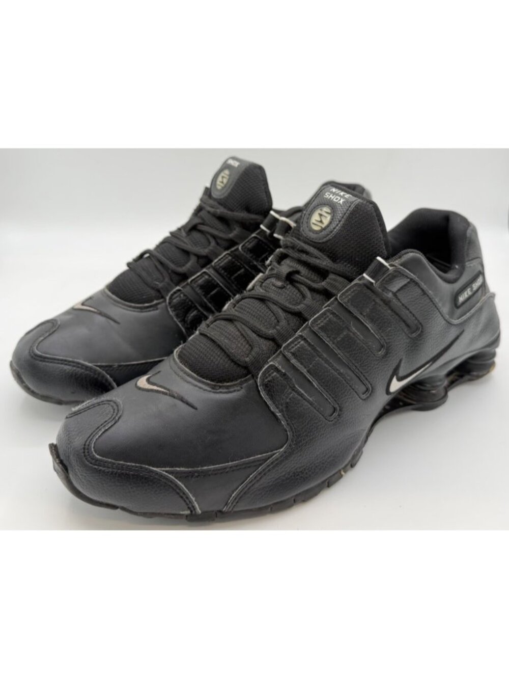 Nike Shox NZ Size 10.5 Triple Black Leather Athletic Sneakers Shoes 501524-091